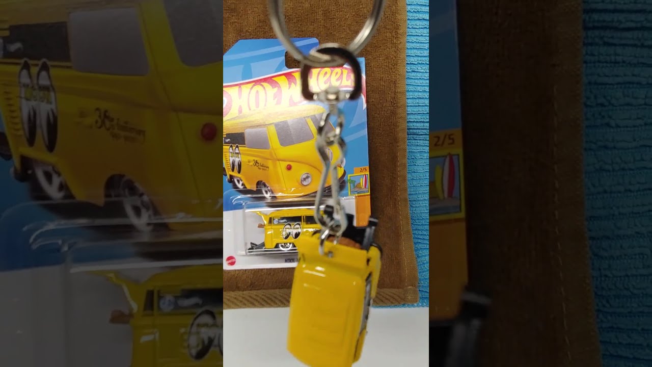 Hot Wheels VW KOOL KOMBI keychain