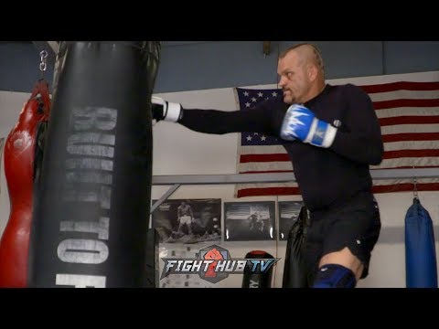 DAMN! CHUCK LIDDELL THROWING SPINNING BACK FISTS FROM HELL! LOOKING TO KO TITO ORTIZ IN 3RD FIGHT