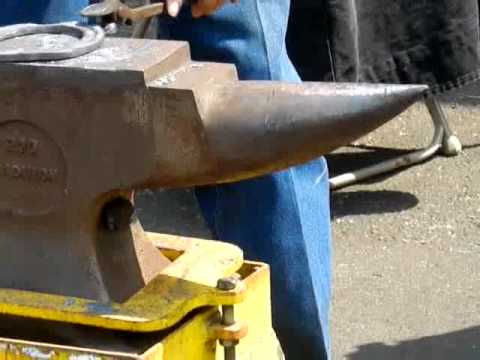 Chris Gregory forging a barshoe in just 2 heats!  Part 2 of 2.