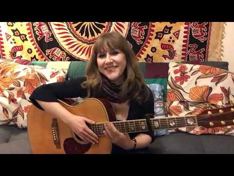 Holly Jukebox 2020 - #16 - Landslide (Fleetwood Mac acoustic cover)