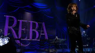 Reba performing Can’t Even Get The Blues &amp; Turn On The Radio (Rosemont, IL 3-19-22)