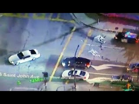 Los Angeles Police Chase stolen Mustang (March 30, 2017)