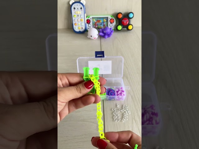 Vídeo relacionado con ktxaby 3 pares de sujetadores para mangas de camisa, pulseras de ligas de metal antideslizantes, ajustables y elásticos, evitan que los puños se deslicen (plateado), plata, 1 cm/0.4inch;