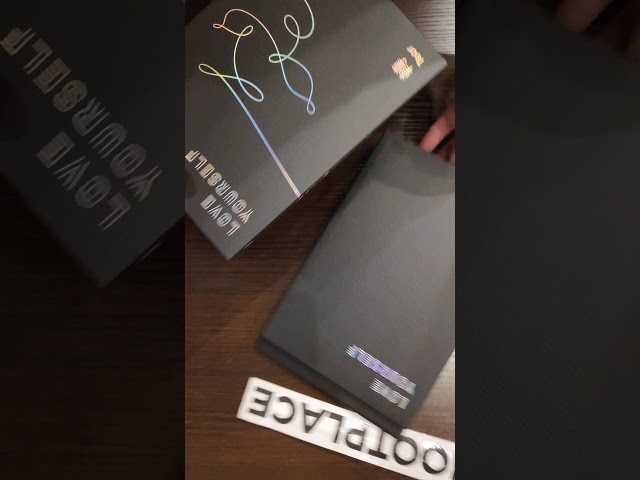 Vídeo relacionado con BTS Love Yourself Tear (O Version) 3rd Album Bangtan Boys CD+Poster+Photobook+Minibook+Photocard+Standing Photo+(Extra 6 Photocards and 1 Double-Sided Photocard Set)