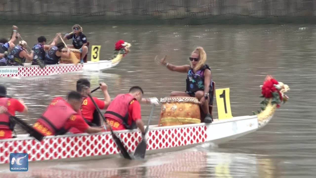 Botes dragón acaparan protagonismo durante Fiesta de la Primavera en Buenos Aires