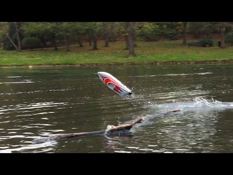 Thrasher RC Jet Boat - Barrel Roll and Log Jumping