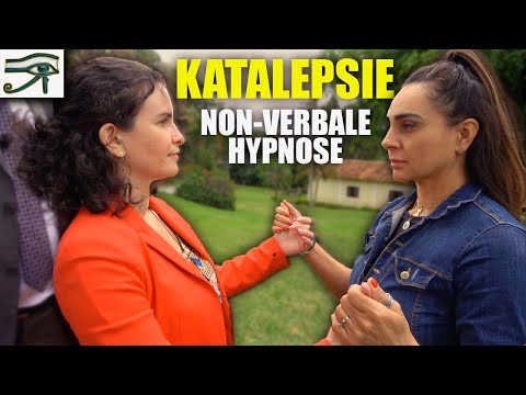 GICA HYPNOTISIERT EINEN ANDEREN SCHÜLER / NON-VERBALE HYPNOSE MIT DR. PARET