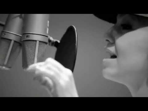 Thalia ft Robbie Williams - Muñequita Linda  (Video completo HD)