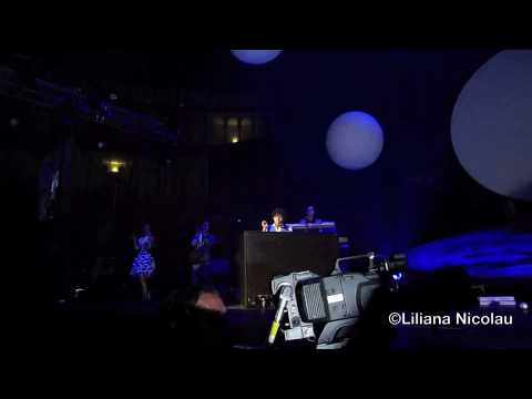 Mika speaks Portuguese @ Campo Pequeno, Lisboa (11-05-2010)