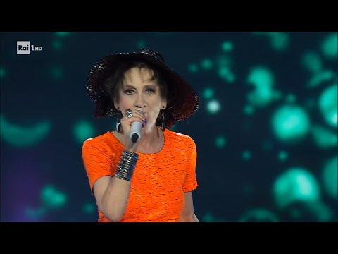 Caroline Loeb  canta "C'est la ouate"- I migliori anni 28/04/2023