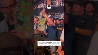 Download lagu moment Alffy rev minta tanda tangan steve vai #alffyrev #stevevai mp3 Download lagu moment Alffy rev minta tanda tangan steve vai #alffyrev #stevevai mp3