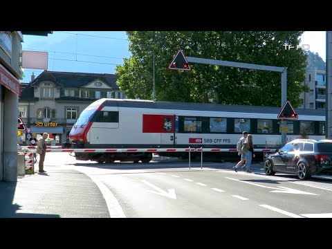 Railroad Crossing - Interlaken (CH) - Bahnübergang Bahnhofstrasse , Passage à niveau