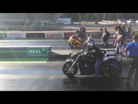 Suzuki hayabusa vs m109r 1/4 mile, m109r daily use
