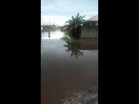 Ruas no bairro Ouro Fino ficam alagadas nos dias de chuva