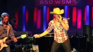 Dustin Lynch - She Cranks My Tractor, CRS 2013 (The Grand Ole Opry)
