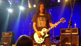 Natewantstobattle preforms No More (live)