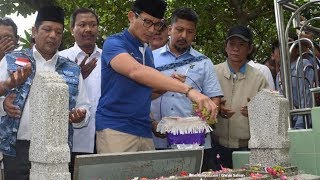 Sandiaga Uno Berziarah ke Makam Gombloh