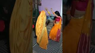 Download lagu चंदा तोरी चांदनी आंगन में खेले बलमा।।। गीत#शॉर्ट #desirai #tending #desirai #dance mp3