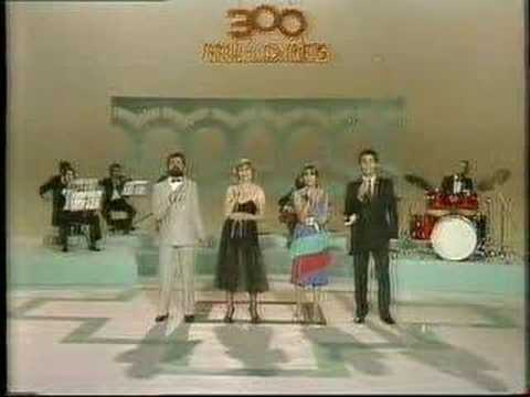 Pequeña Compañia - Ay amor