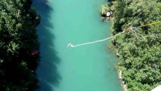 preview picture of video 'Mario bungee jumping off the Solkan Bridge'