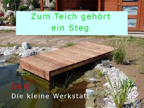 Ein Steg oder eine Brücke gehören einfach zu einem Teich