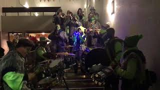 Guggemusig Baunausliker mit "Verdammt ich lieb dich!" am Maskenball Grüningen