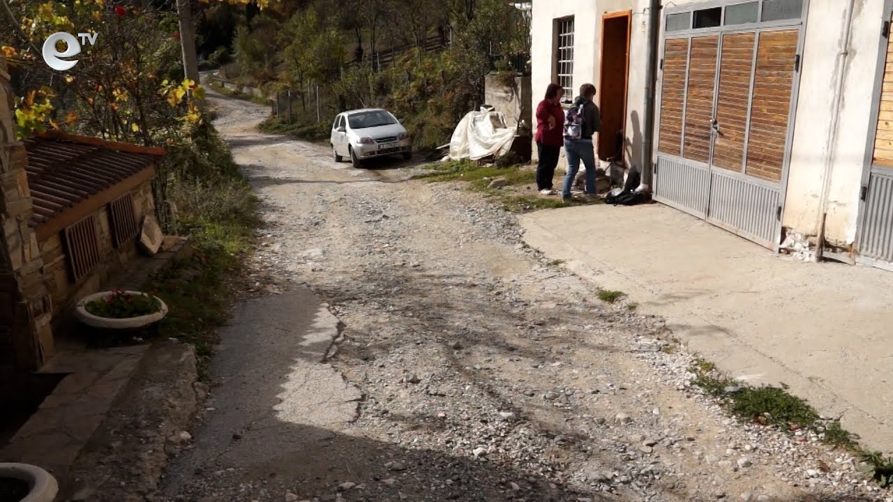 В Смолян на прага на зимата ул. „Гимназиална“ все още е разкопана и осеяна с ями
