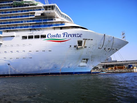 Kreuzfahrtschiff Costa Firenze beim "Coronafeinschliff" in der Lagune von Venedig entdeckt