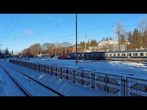 IR 346 cu EA 895 plecare din Statia Predeal (28.12.2021)