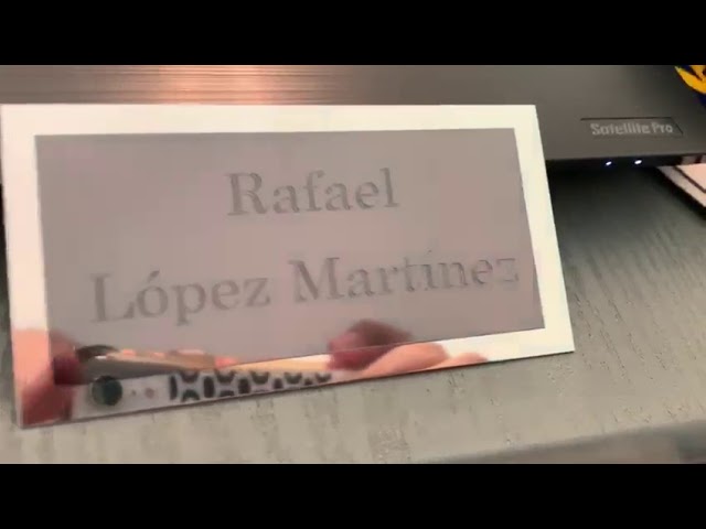 Vídeo relacionado con Eternel - Placa Funeraria Personalizada Lueur Fórmula 1 Foto y Texto Personalizable, Placa funeraria grabada con láser para Homenaje, Placa mortuoria, Tumba, Sepultura, conmemoración