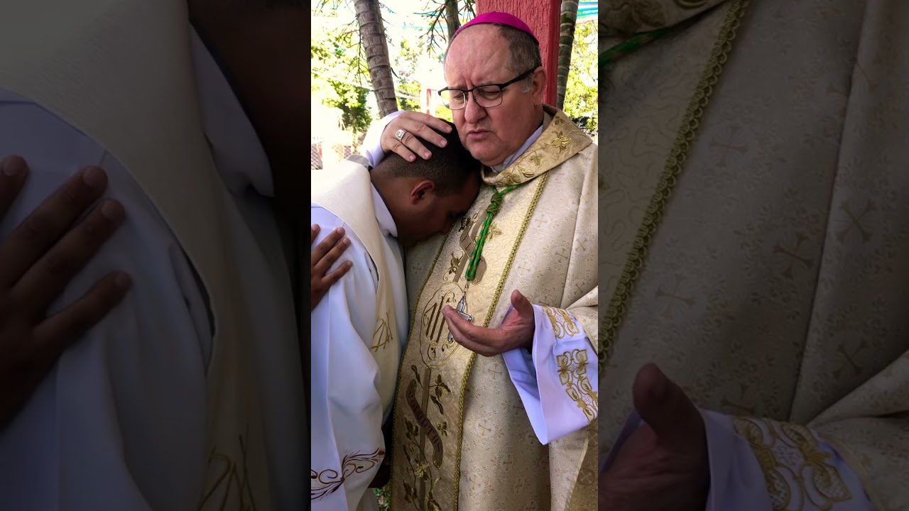 Rezando com o Padre Jefferson