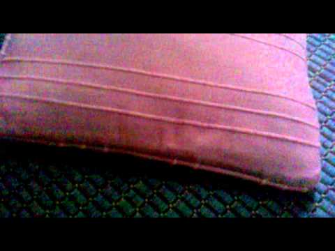 Kuinka laitat tyynyn banaanin päälle ja otat tyynyn pois banaanin päältä.