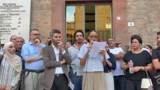 La nipote di Fakir legge in piazza Nettuno: «Non chiediamo odio ma verità e giustizia»