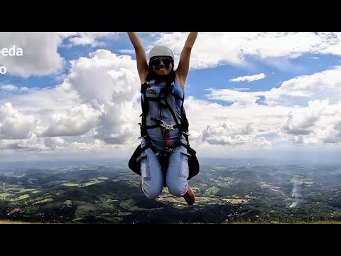 POSITIVIDADE NAS ALTURAS NESTE VOO DE PARAPENTE NA SERRA DA MOEDA