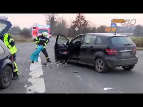 Fahrzeuge kollidieren an Unfallschwerpunkt