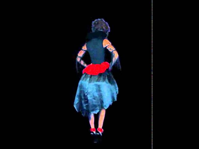 Vídeo relacionado con QIGHLIS Capa de Vampiro con Cuello de Halloween, 90cm Capa Dracula Negro Rojo Reversible, para Fiestas Temáticas y Bailes de Máscaras de Halloween