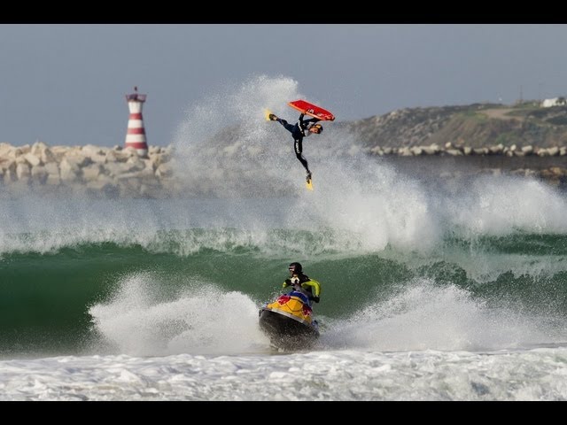 Bodyboard vs Surf - Red Bull Tow Out Session
