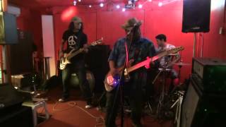 Download lagu Kugiran D'Tepi Pantai - LIVE in U-Rock mp3