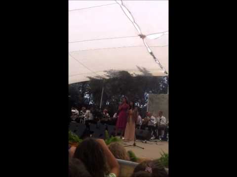 Leena Makhoul singing at the president house