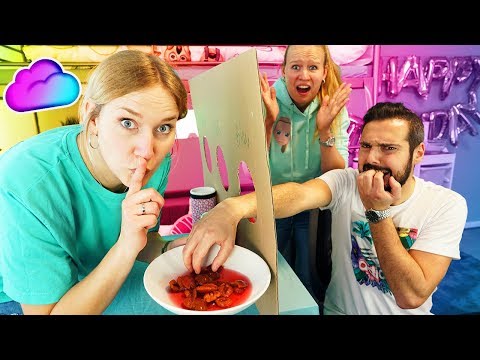 WÄHLE NICHT DAS FALSCHE LOCH - Kaan & Kathi erfühlen EKLIGE SACHEN durch Löcher & Nina mogelt