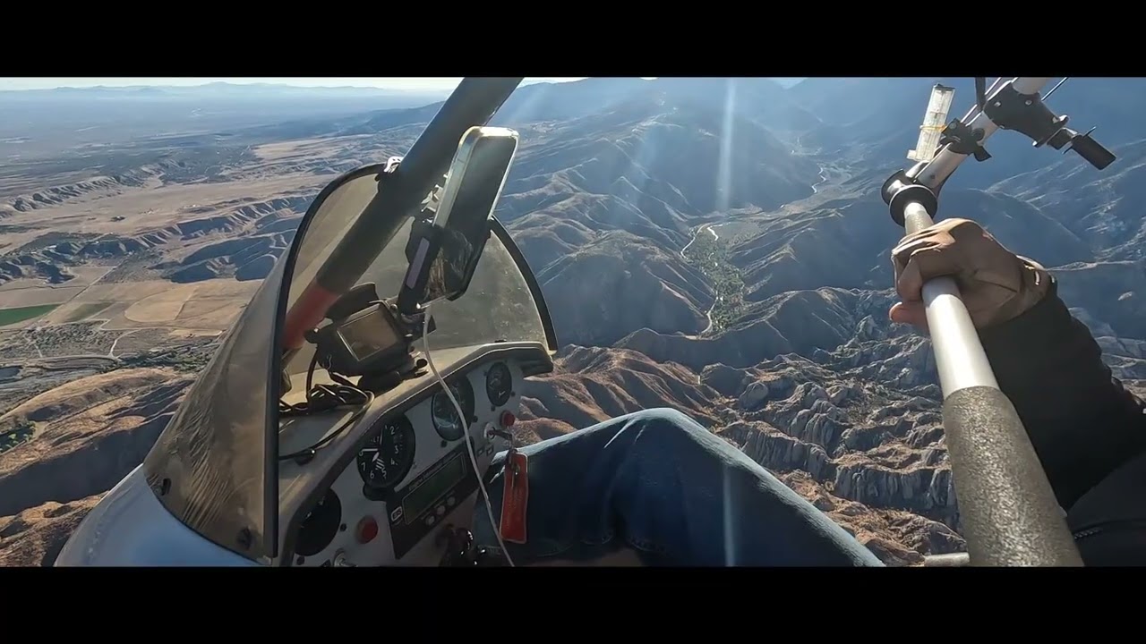 Trike flight around Devils Punchbowl
