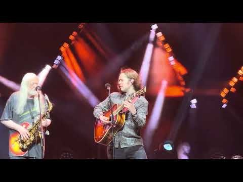 Billy Strings w/ Edgar Winter - Johnny B. Goode (Bridgestone Arena, Nashville, TN 2/20/26)