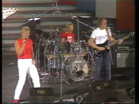 The Vanguards Friday On My Mind 1982