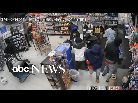 Manhunt for smash-and-grab robbers