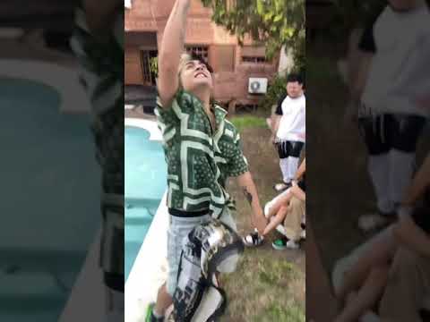 Lit Killah junto con Paulo Londra y Tiago PZK sacándose los pasos prohibidos