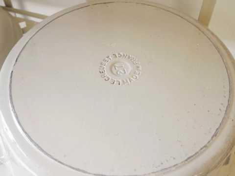 download lagu mp3 mp4 Le Creuset 27, download lagu Le Creuset 27 gratis, unduh video klip Le Creuset 27