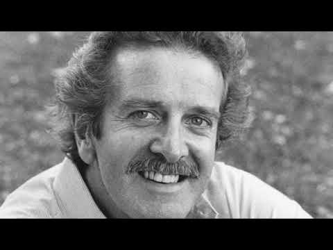 Robert Gard sings Basilio's Act 4 Aria from The Marriage of Figaro- "In quegli anni in cui val poco"