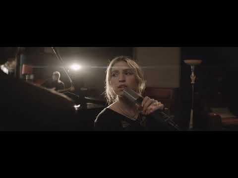 Elliot Maginot - Parmi les autres | avec Claudia Bouvette