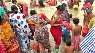 Women girls are gentle bathing at Ganges/ uncle auntie Praying to God after snan at ganga ghat