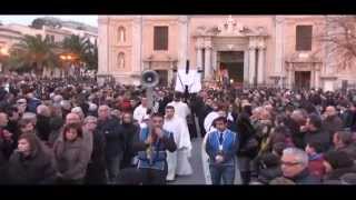 preview picture of video 'Pasqua 2015 a Termini Imerese: processione venerdi santo 2015'